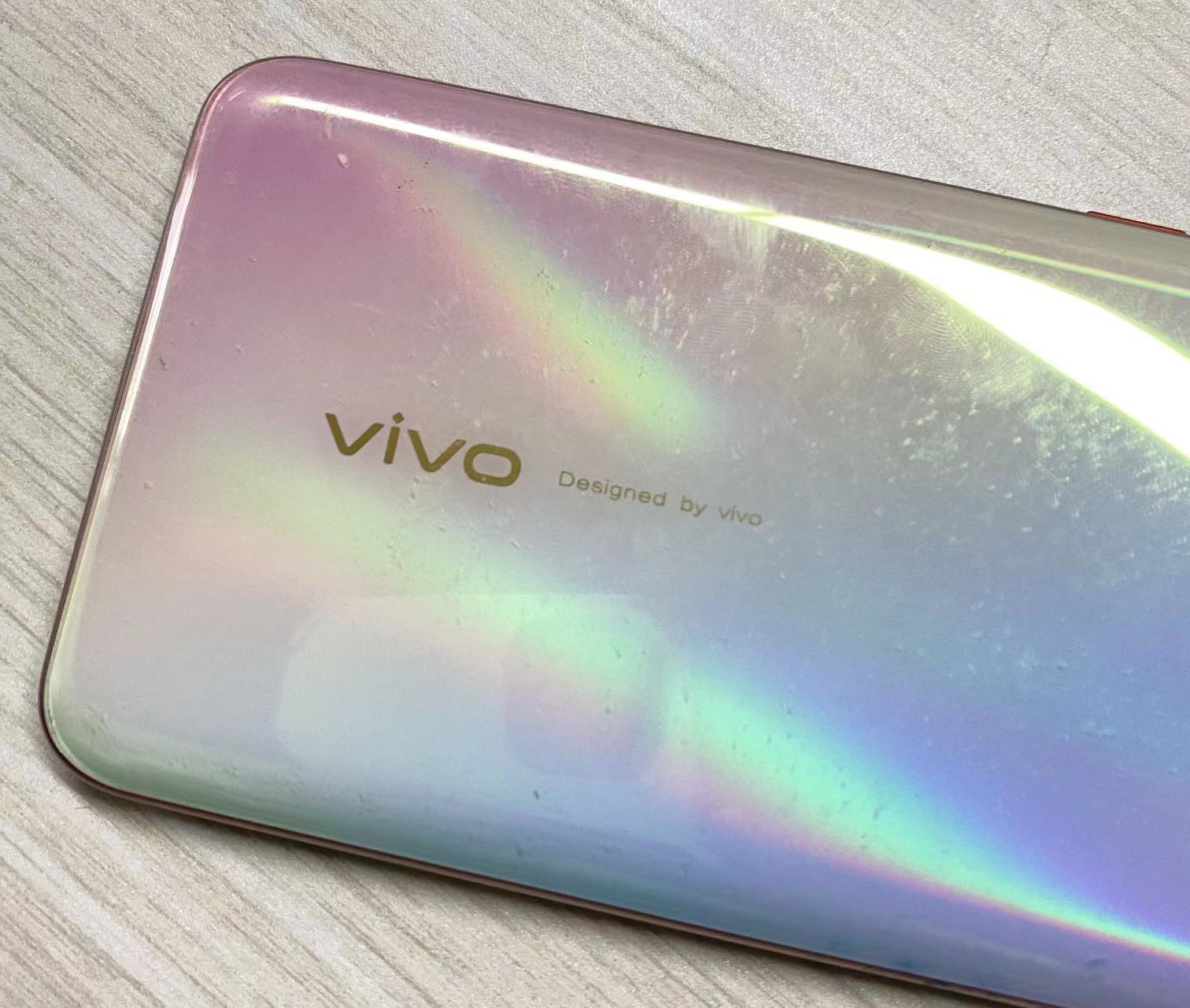 vivoX70t是玻璃后盖吗 玻璃后盖的优点