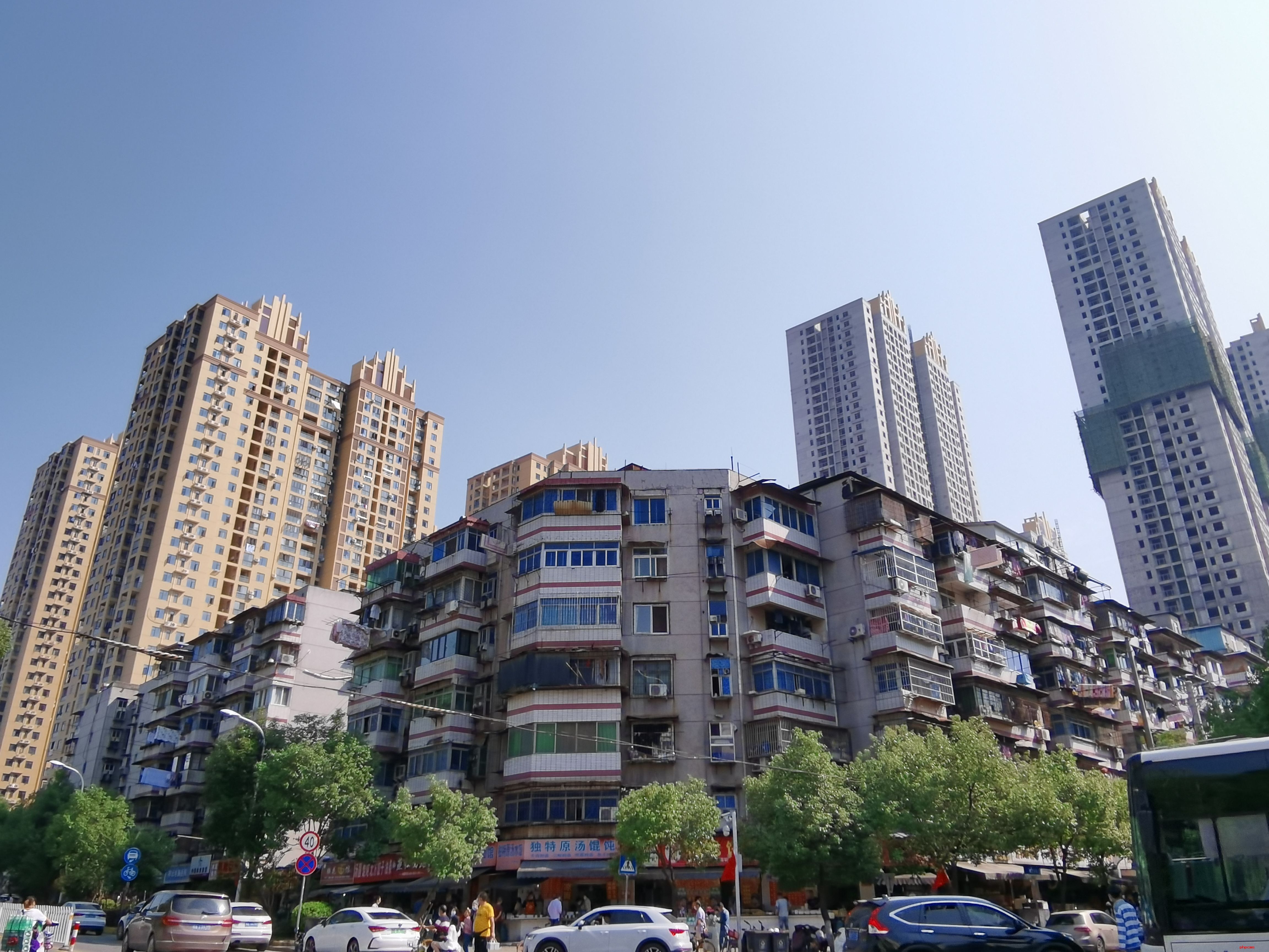 2022年中国房地产市场将呈现先抑后稳态势