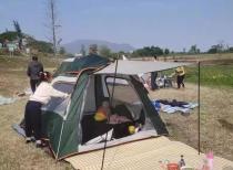城市绿地“安营扎寨” 究竟该不该允许随意搭建帐篷？