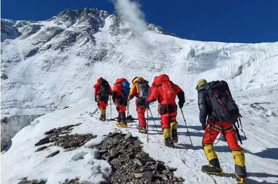 珠穆朗玛峰是活火山吗？宇宙中最高的山是什么山？