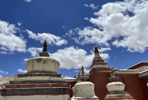 8月份去西藏旅游热不热？西藏8月份的温度大概是多少？