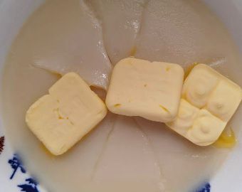 黄油脂肪含量一般是多少？怎么看含不含反式脂肪酸？