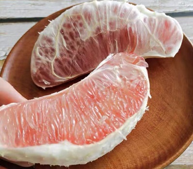 红柚子和白柚子热量一样吗？柚子怎么吃最减肥？