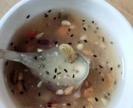 为什么藕汤是紫色的？为什么莲藕汤是黑的？